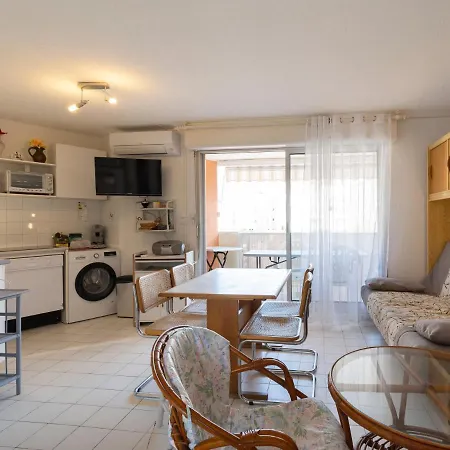1 Bedroom For 6 아파트