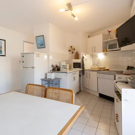 1 Bedroom For 6 아파트 *