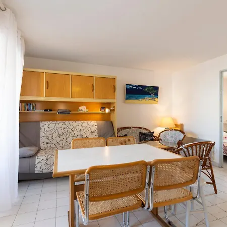 1 Bedroom For 6 * 아그