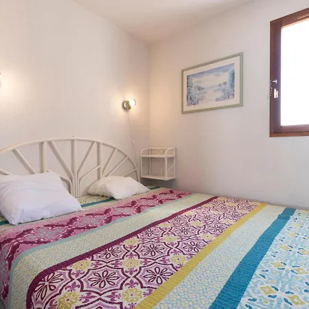 1 Bedroom For 6 아그