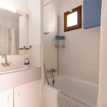 1 Bedroom For 6 아파트 아그